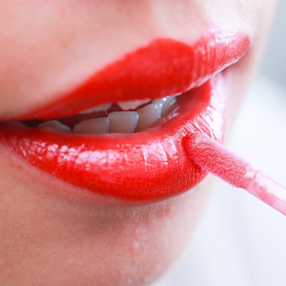 New Stila Shine Fever Lip Vinyl - Picture 2 of 9